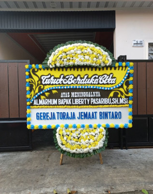 Papan Bunga Duka di Parupuk Tabing