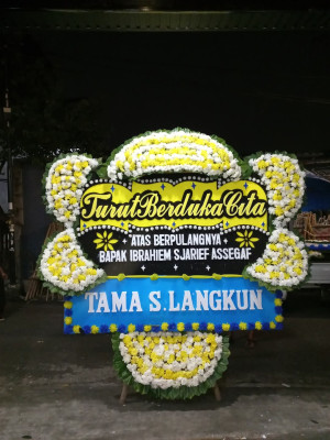Papan Bunga Duka di Parupuk Tabing
